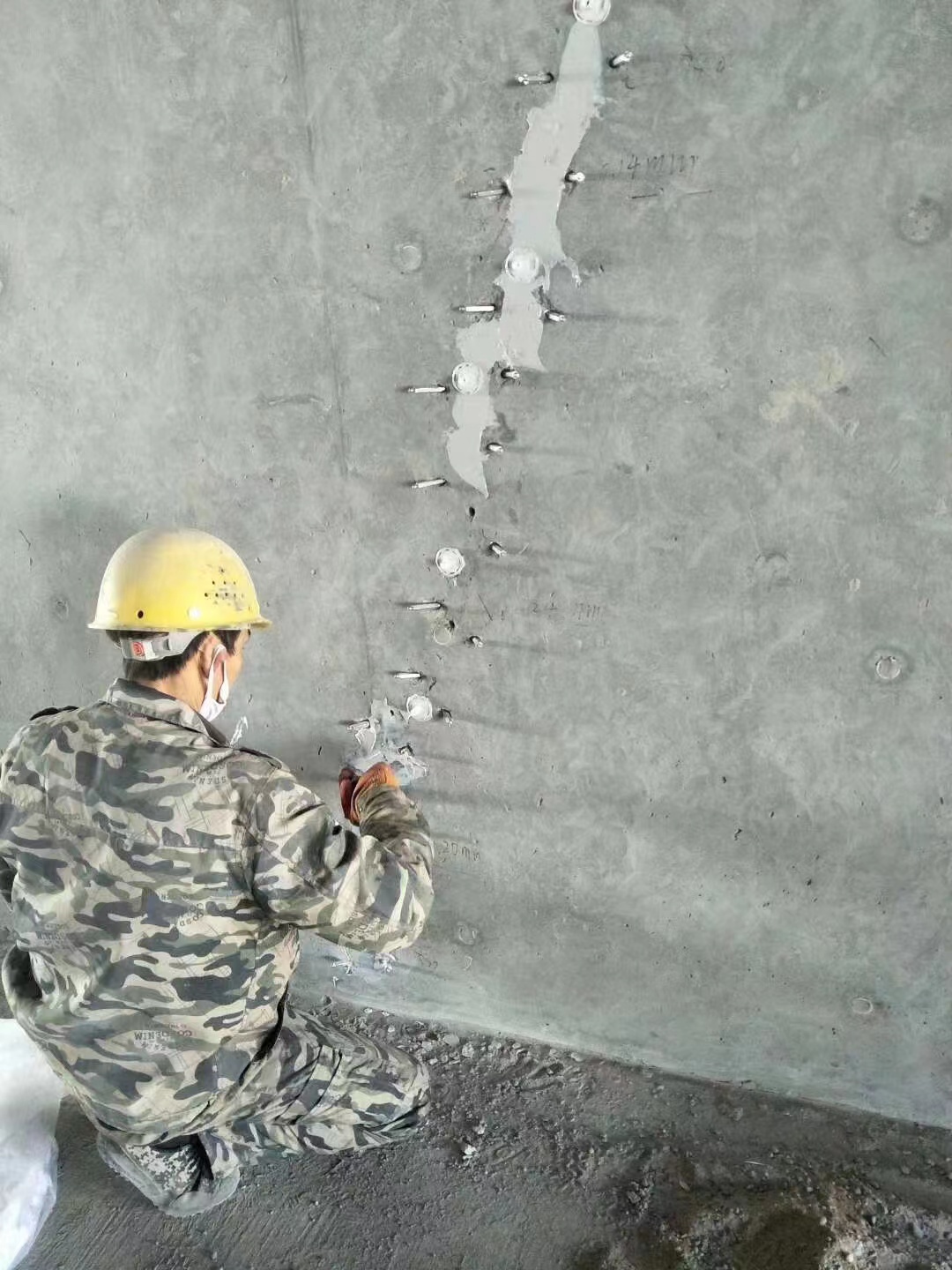 海州混凝土楼板裂缝加固施工的方案
