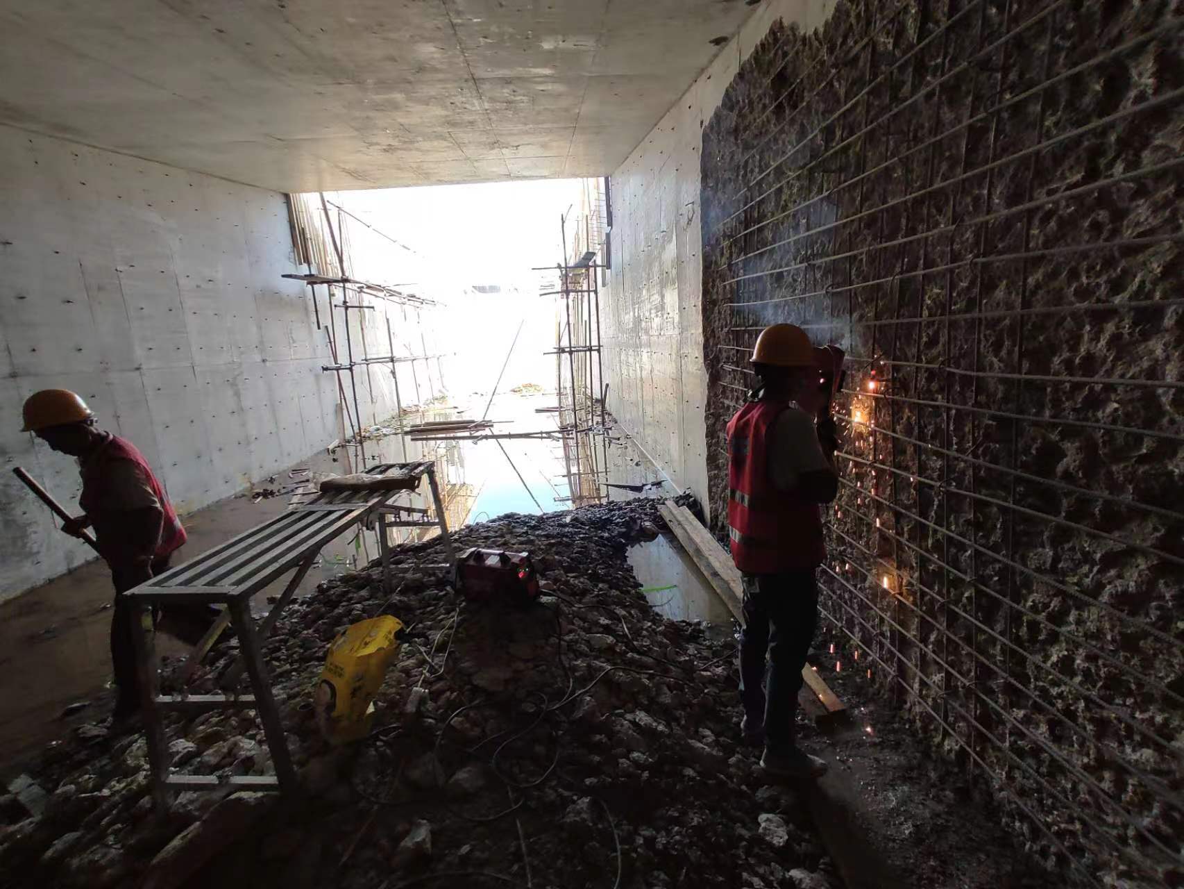 海州挖断承重墙导致楼体开裂，加固施工方案出炉